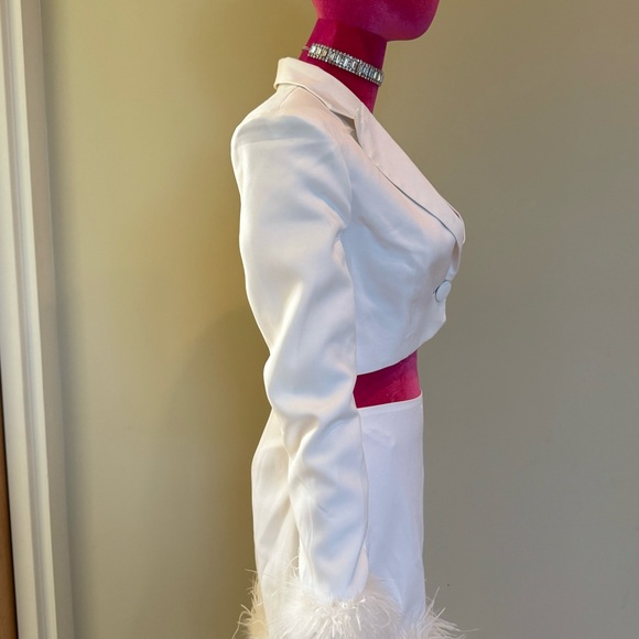 Club London white feather cropped jacket & mini skirt set ! - Picture 5 of 6